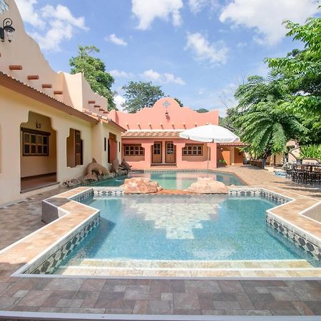 Capital O 1110 Khaoyai Cowboy City Resort Mu Si Exteriör bild
