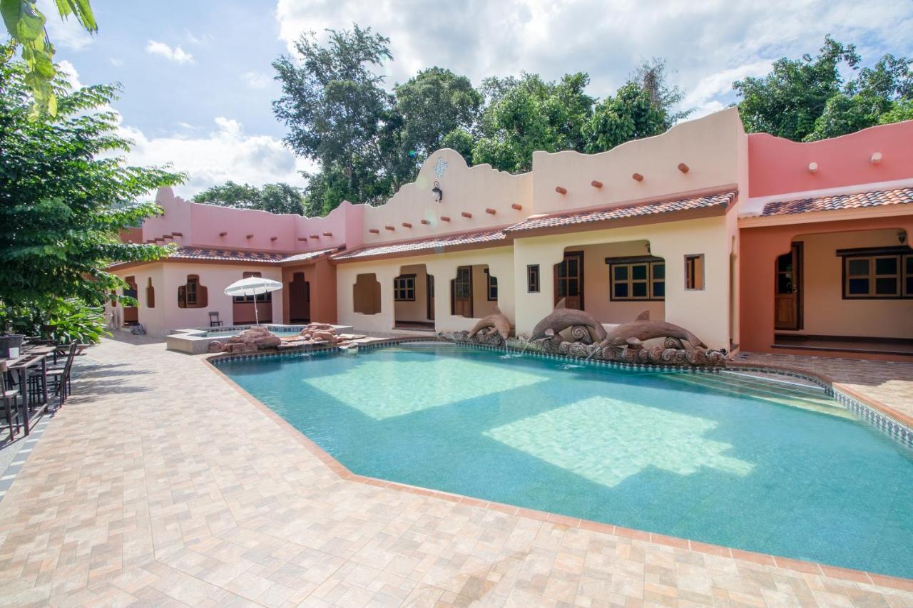 Capital O 1110 Khaoyai Cowboy City Resort Mu Si Exteriör bild
