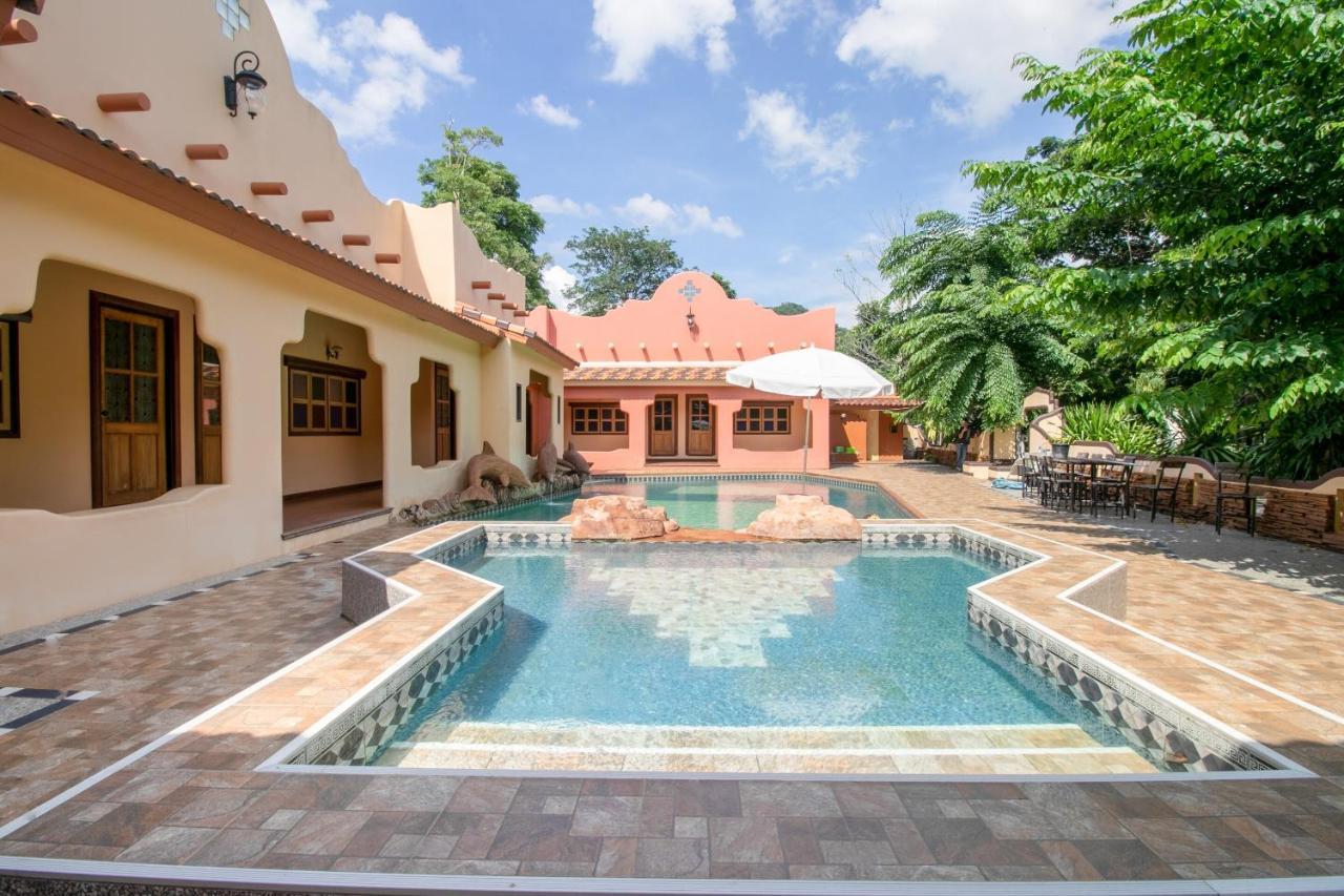 Capital O 1110 Khaoyai Cowboy City Resort Mu Si Exteriör bild