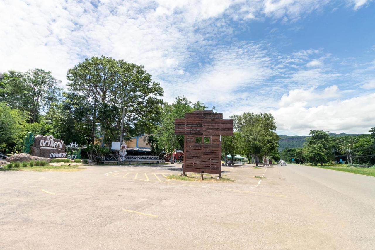 Capital O 1110 Khaoyai Cowboy City Resort Mu Si Exteriör bild